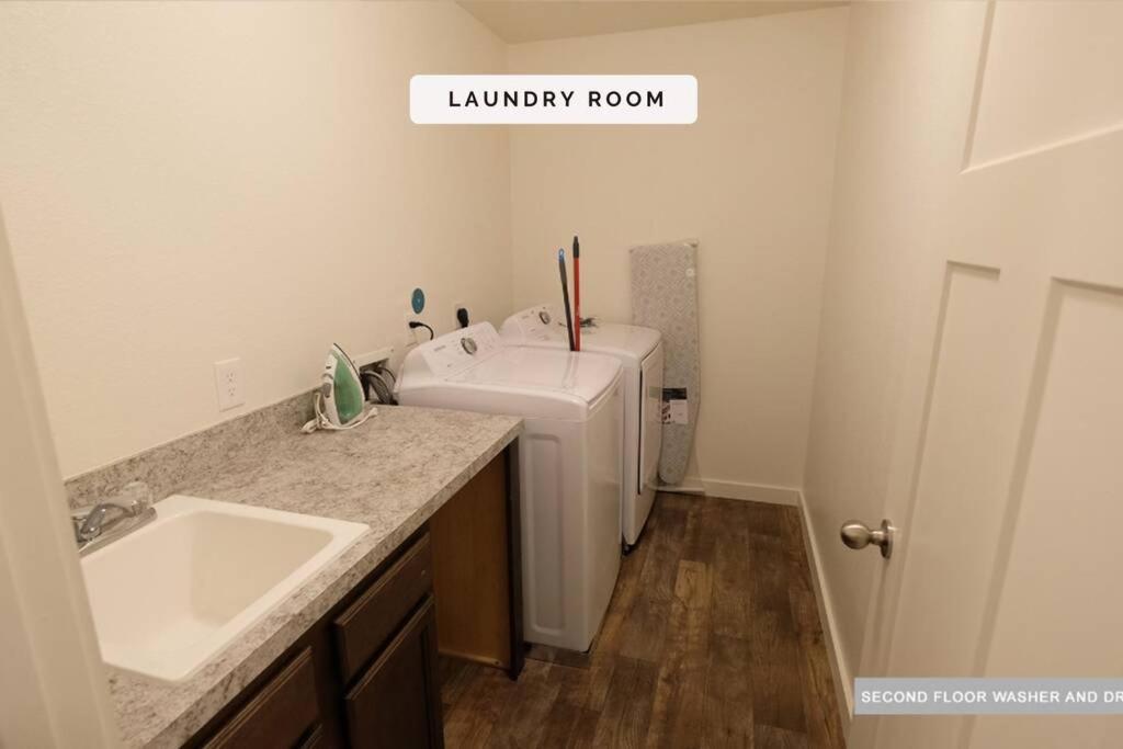 Vila 3 Story, 3 Bdrm, 4 Beds, 2 Bath, North Houston, Iah - 10B Exteriér fotografie